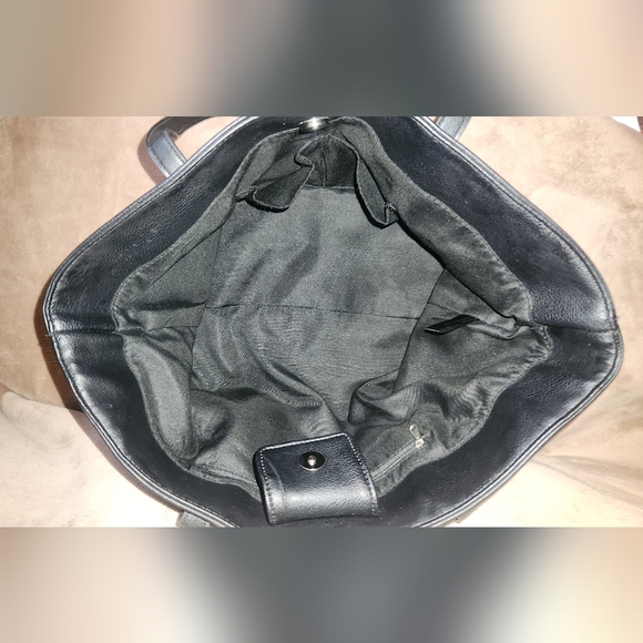 Kenneth Cole Reaction Large Black & White Bag - Picture 3 of 11